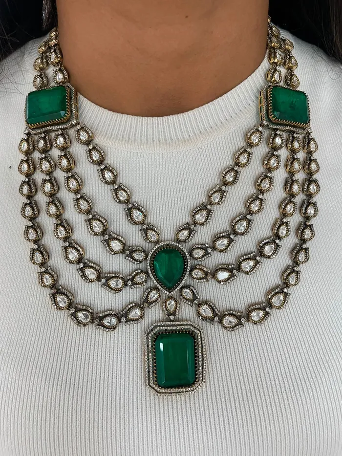 Necklaces PRERTO ECOMMERCE PRIVATE LIMITED Pali 3 Layer Kundan Emerald Center Statement Necklace Set Necklace Earrings