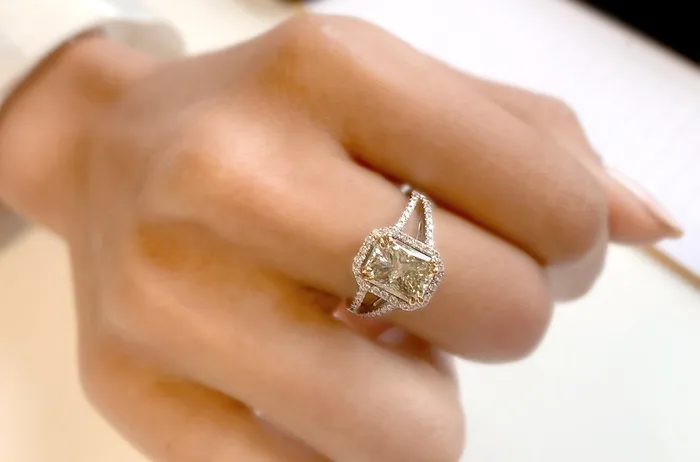 Rings Albert Hern Ring 18kt White Gold Fancy Brown Diamond 60 Brilliant Diamonds
