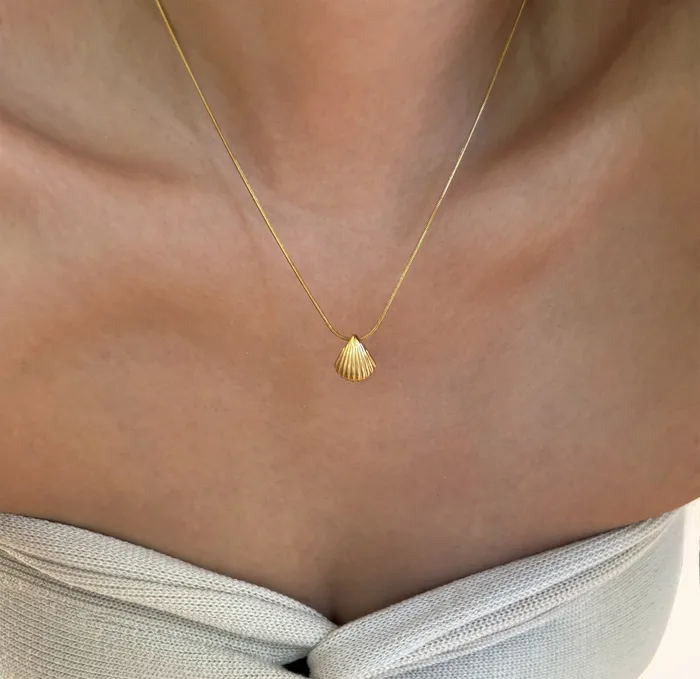 MAI DSIRE Necklaces HOLLY DAINTY GOLD SEA SHELL PENDANT NECKLACE
