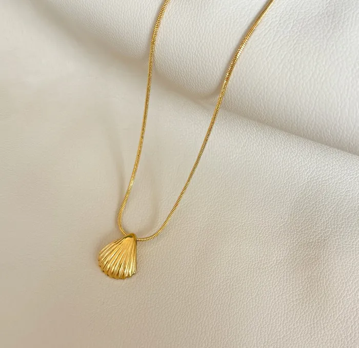 MAI DSIRE Necklaces HOLLY DAINTY GOLD SEA SHELL PENDANT NECKLACE