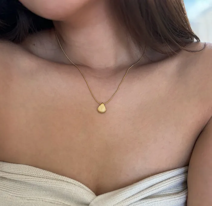 MAI DSIRE Necklaces HOLLY DAINTY GOLD SEA SHELL PENDANT NECKLACE