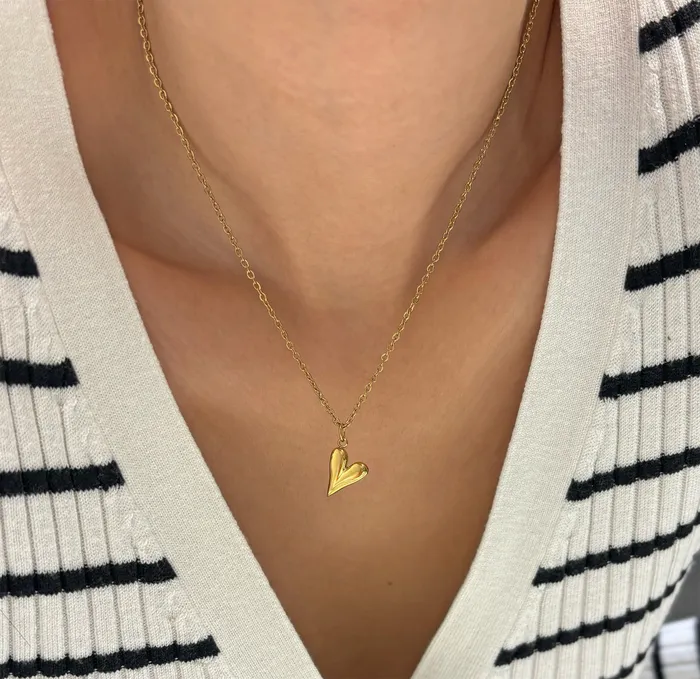 Mai Dsire Necklaces SADIE DAINTY GOLD HEART PENDANT NECKLACE