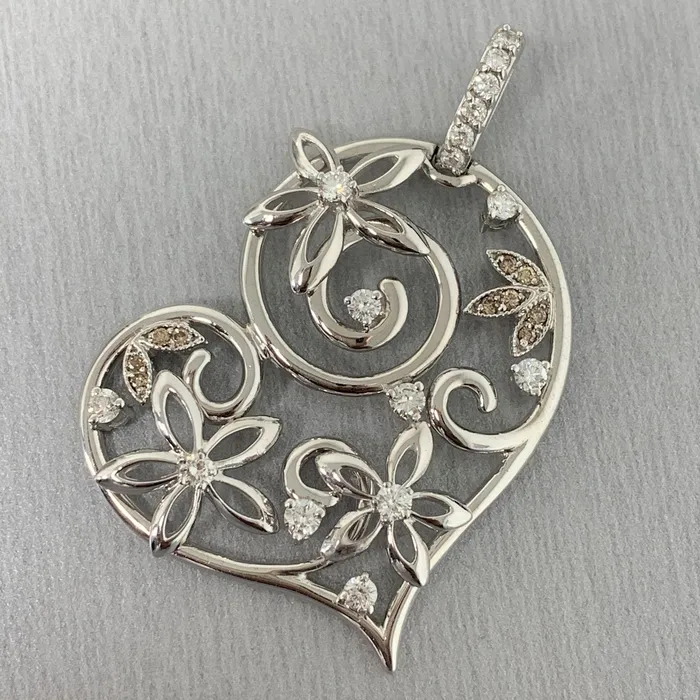 Beauvince Bloom Heart Pendant 085 ct Diamonds in White Gold Necklaces