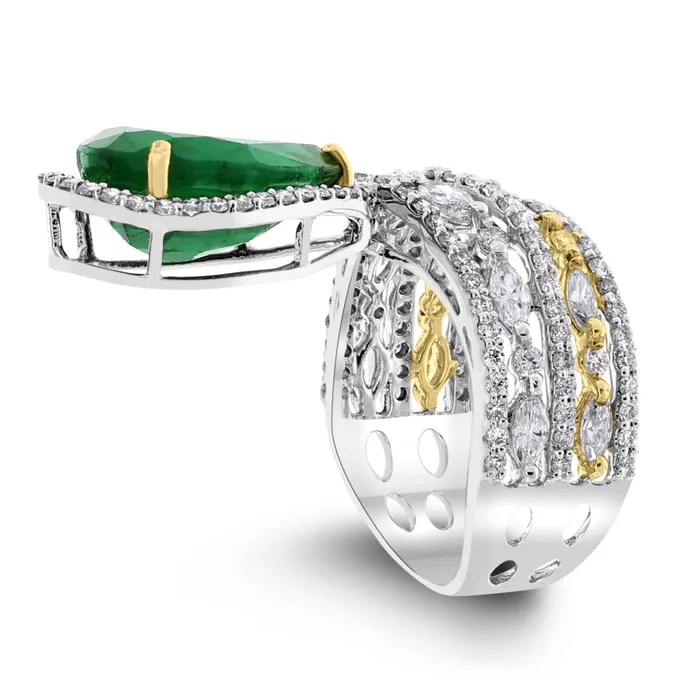 Rings Beauvince Beauvince Danya Emerald Diamond Ring 683 cts Emerald Diamonds in Gold